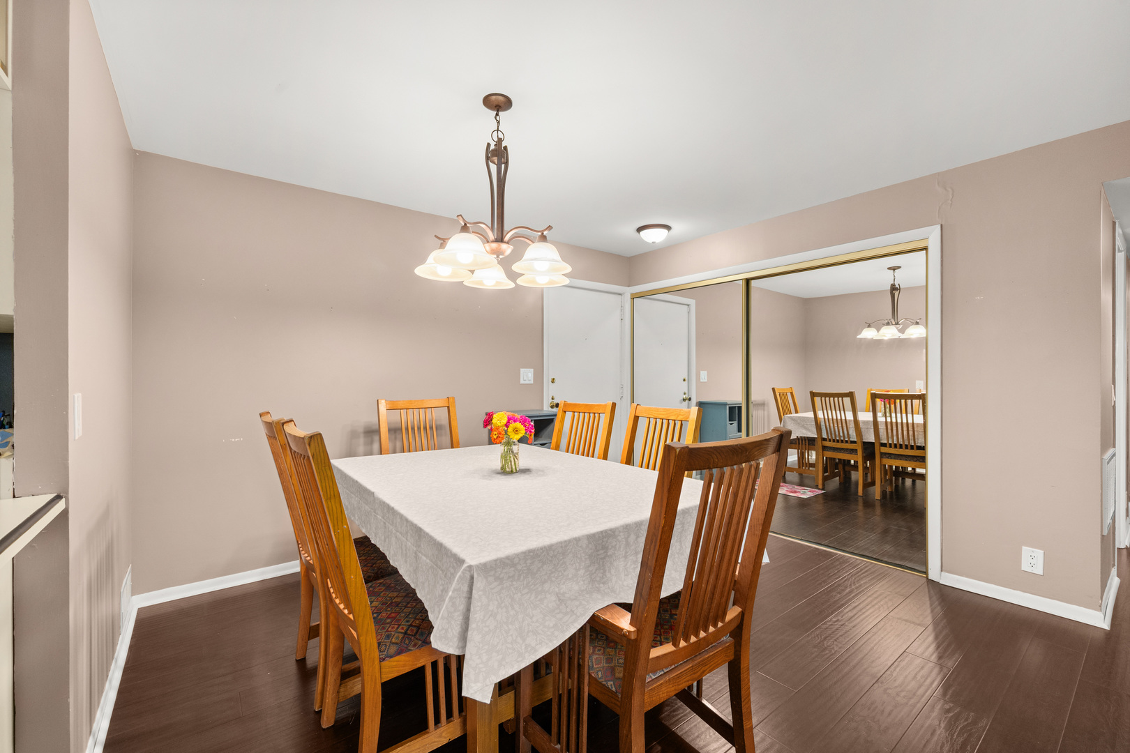 1060 N Farnsworth Avenue 1206 Property Photo 9
