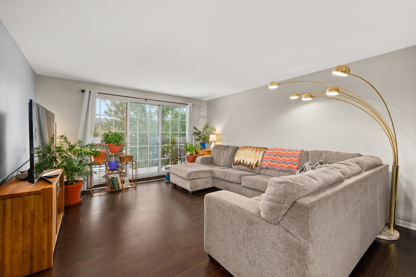 1060 N Farnsworth Avenue 1206 Property Photo 10