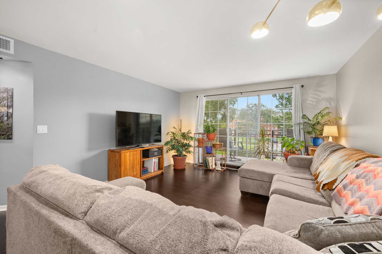 1060 N Farnsworth Avenue 1206 Property Photo 11