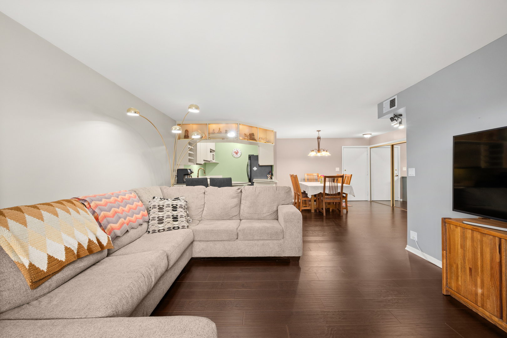 1060 N Farnsworth Avenue 1206 Property Photo 12