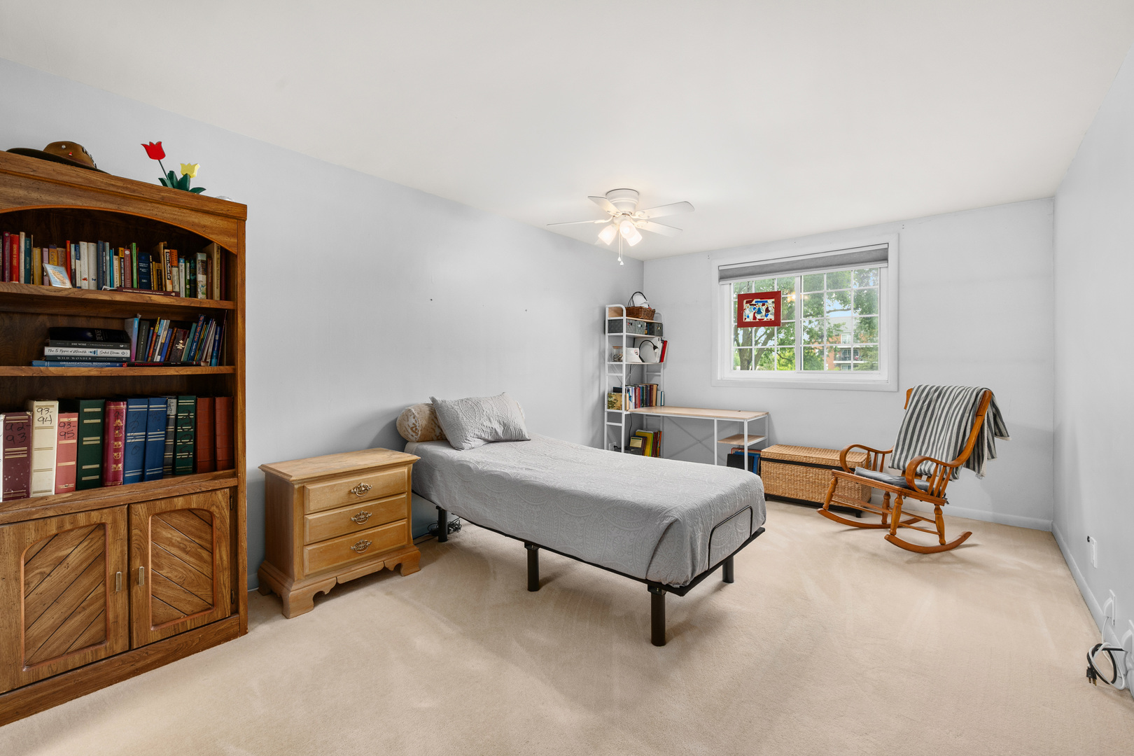 1060 N Farnsworth Avenue 1206 Property Photo 15