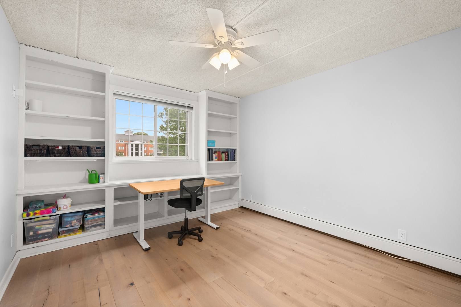 1060 N Farnsworth Avenue 1206 Property Photo 20