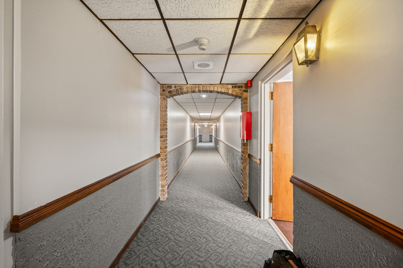 1060 N Farnsworth Avenue 1206 Property Photo 22