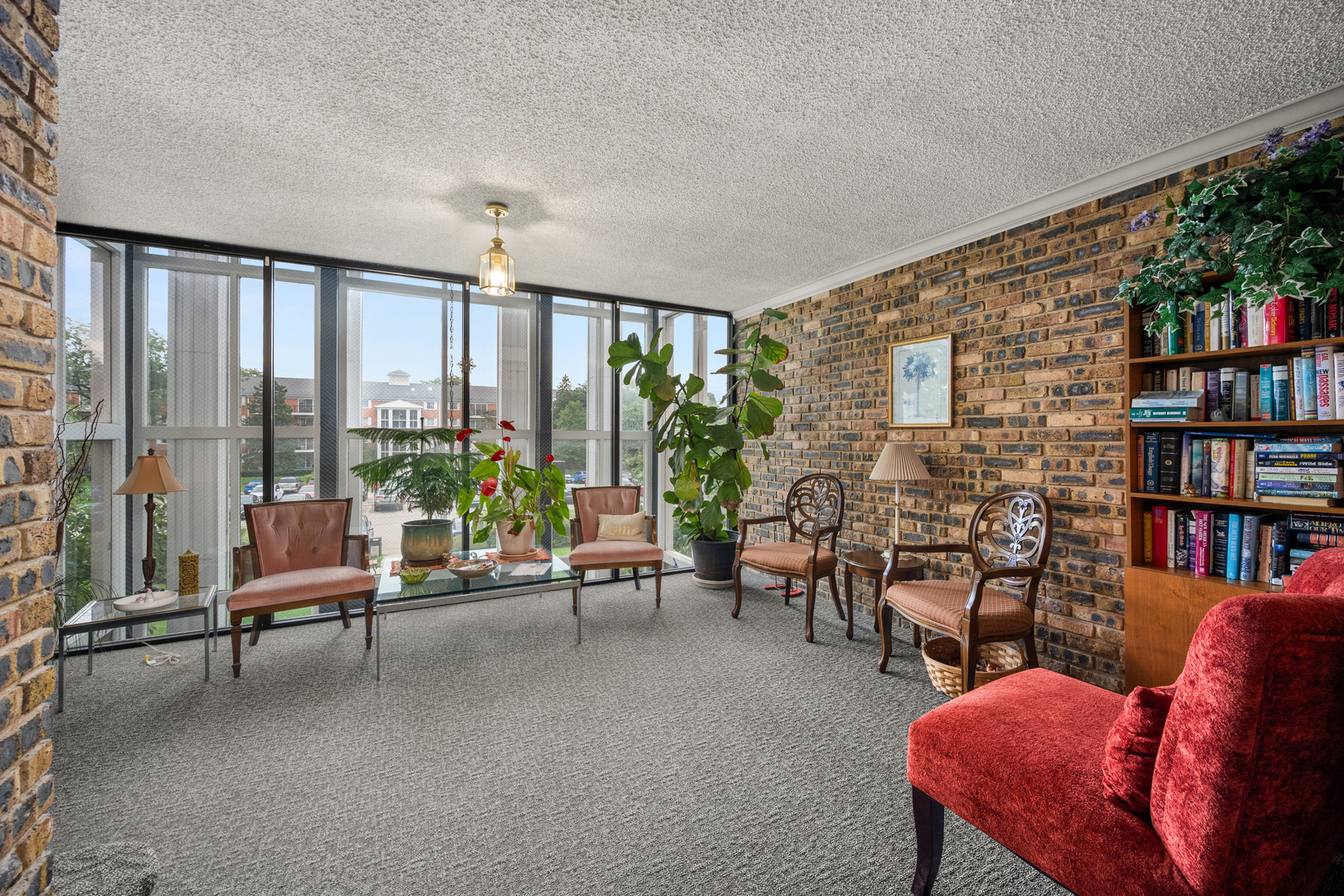 1060 N Farnsworth Avenue 1206 Property Photo 23