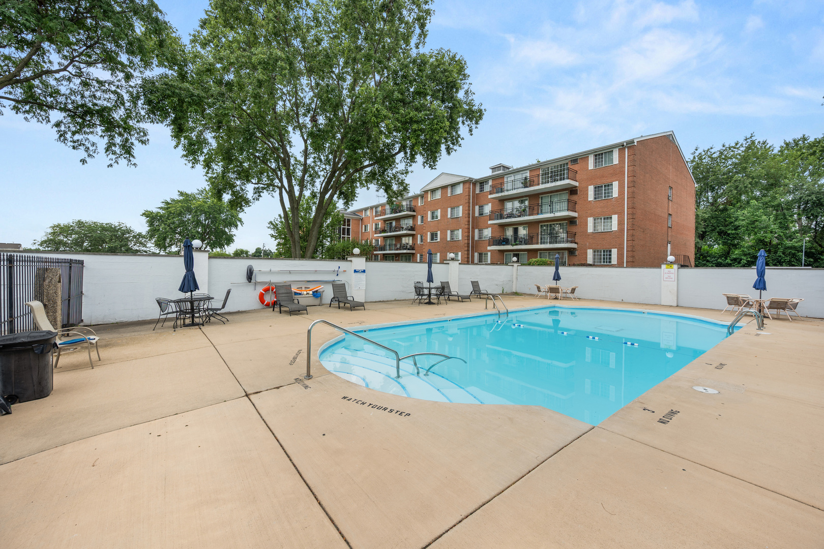1060 N Farnsworth Avenue 1206 Property Photo 25