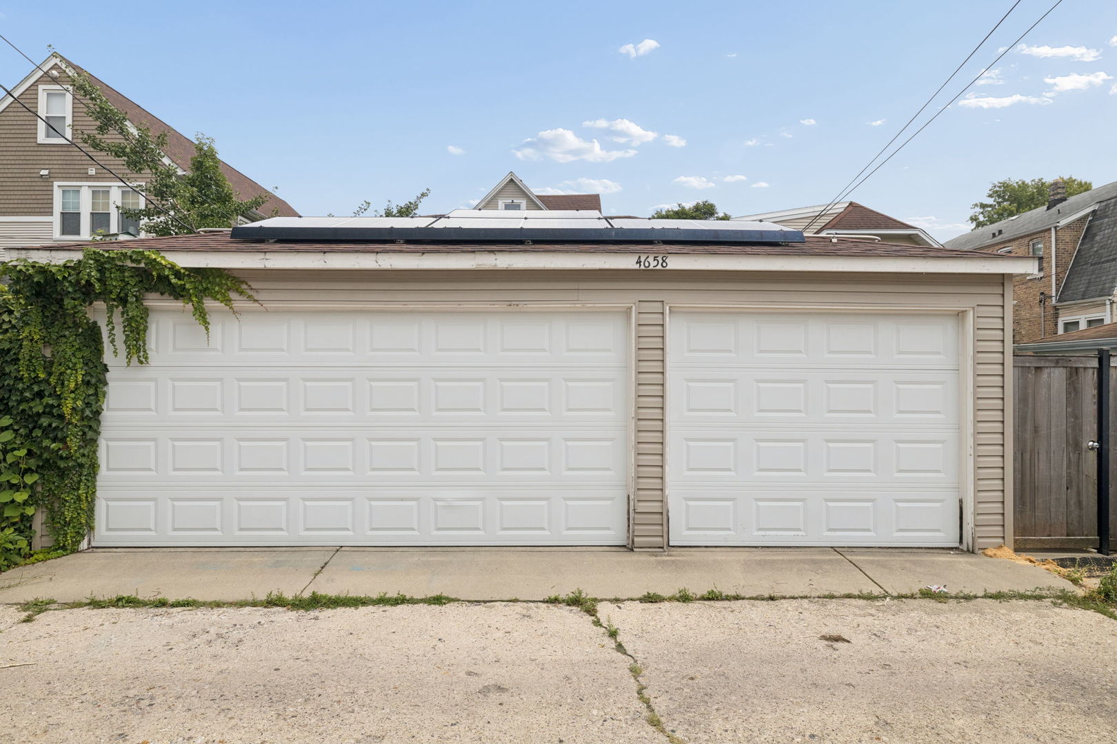 4658 N Kennicott Avenue Property Photo 3