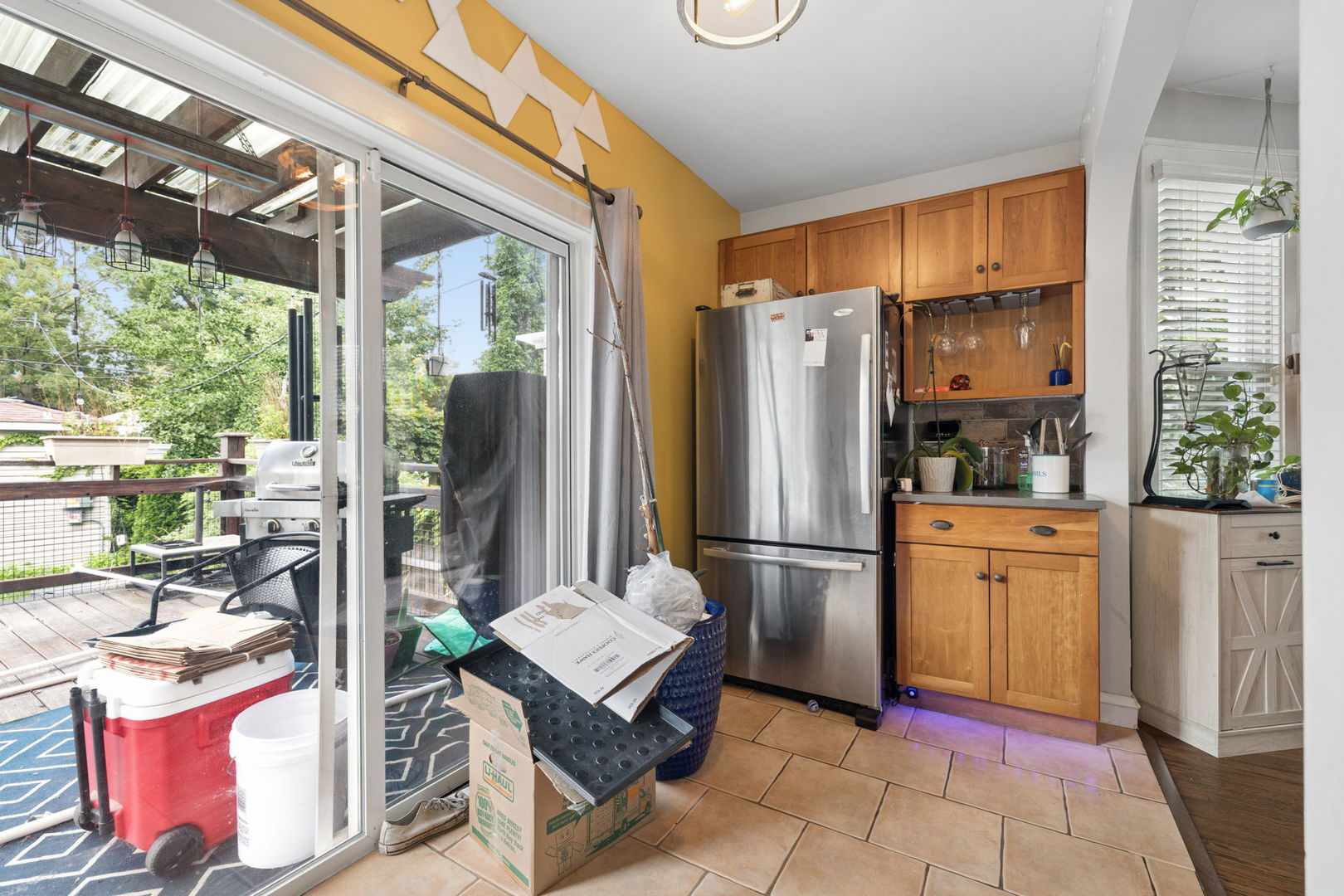 4658 N Kennicott Avenue Property Photo 9