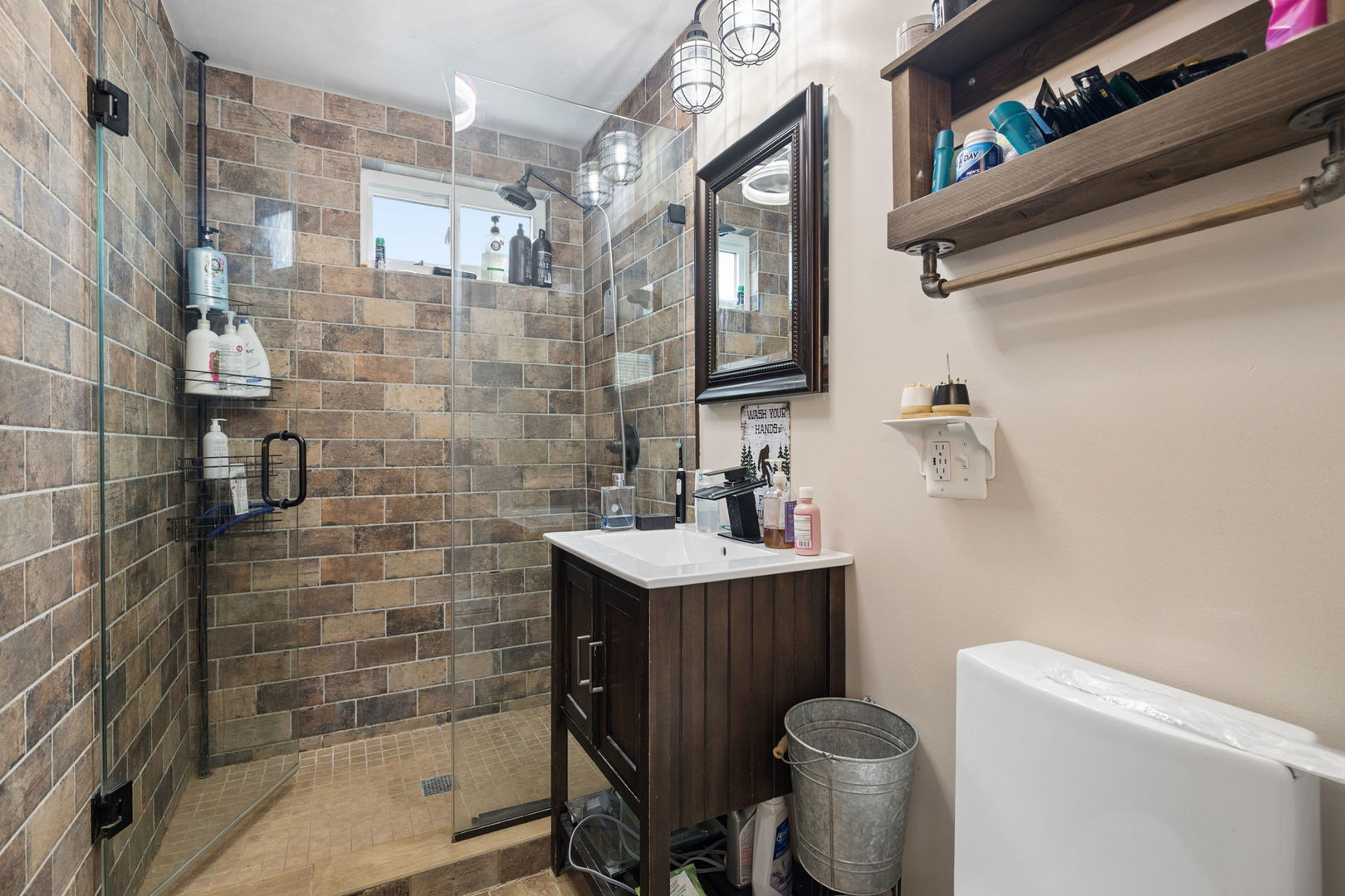 4658 N Kennicott Avenue Property Photo 10