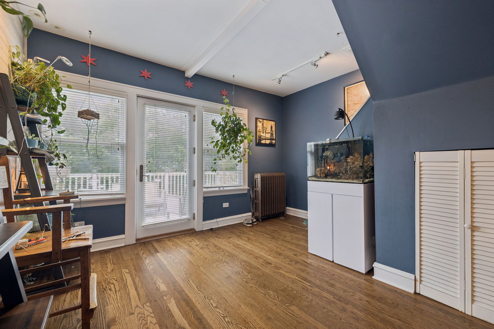 4658 N Kennicott Avenue Property Photo 12