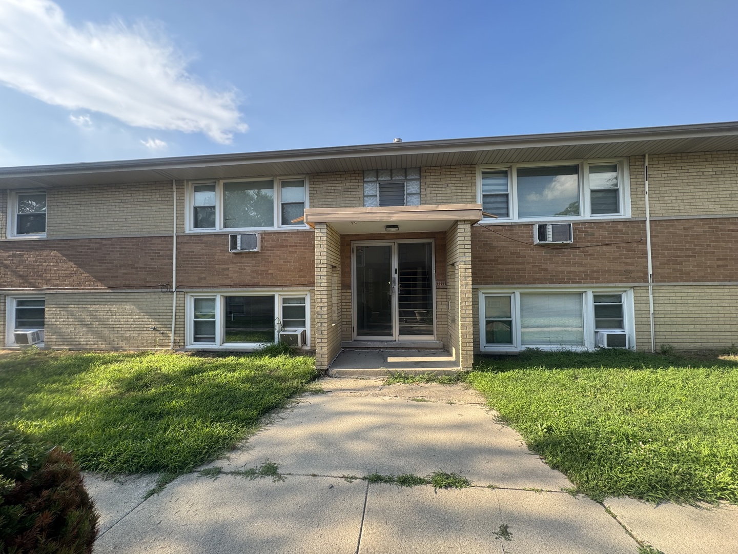 18446 Torrence Avenue 1E Property Photo 1