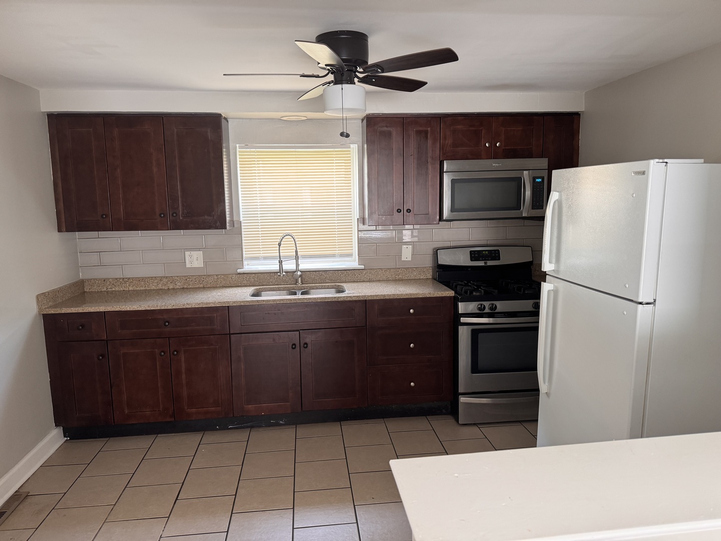 18446 Torrence Avenue 1e Property Photo 2