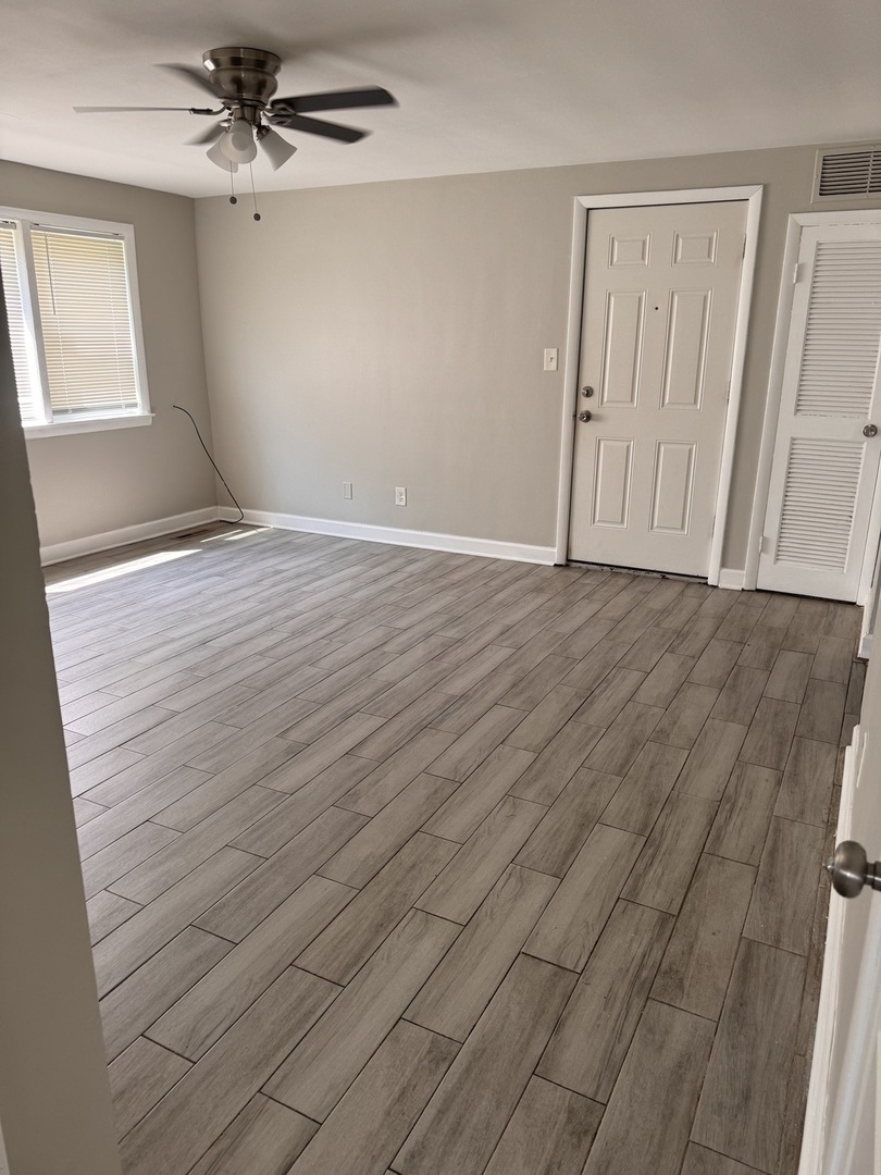 18446 Torrence Avenue 1e Property Photo 4