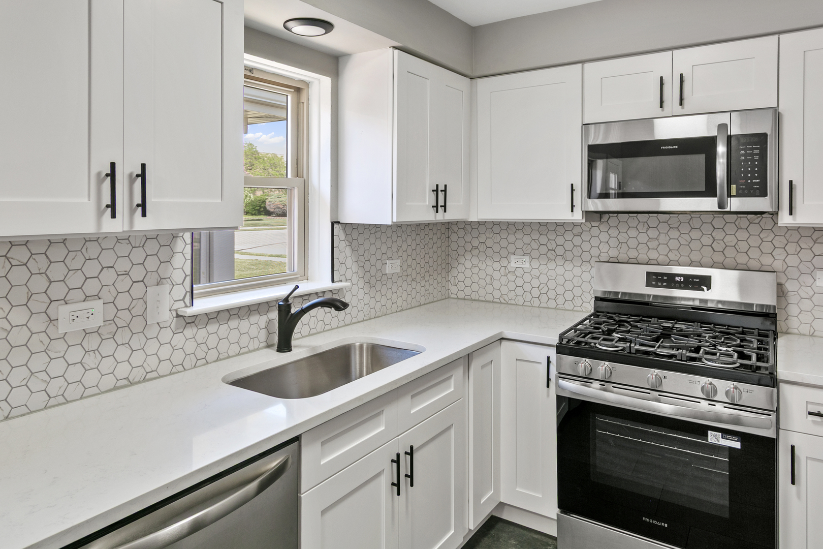 7704 Mcvicker Avenue Property Photo 7