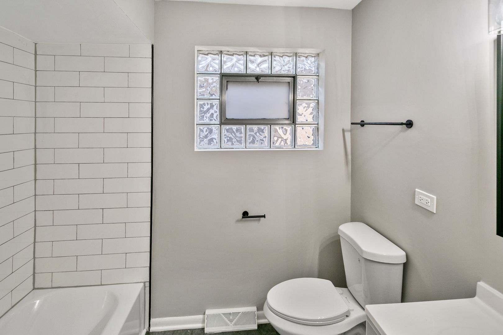 7704 Mcvicker Avenue Property Photo 9