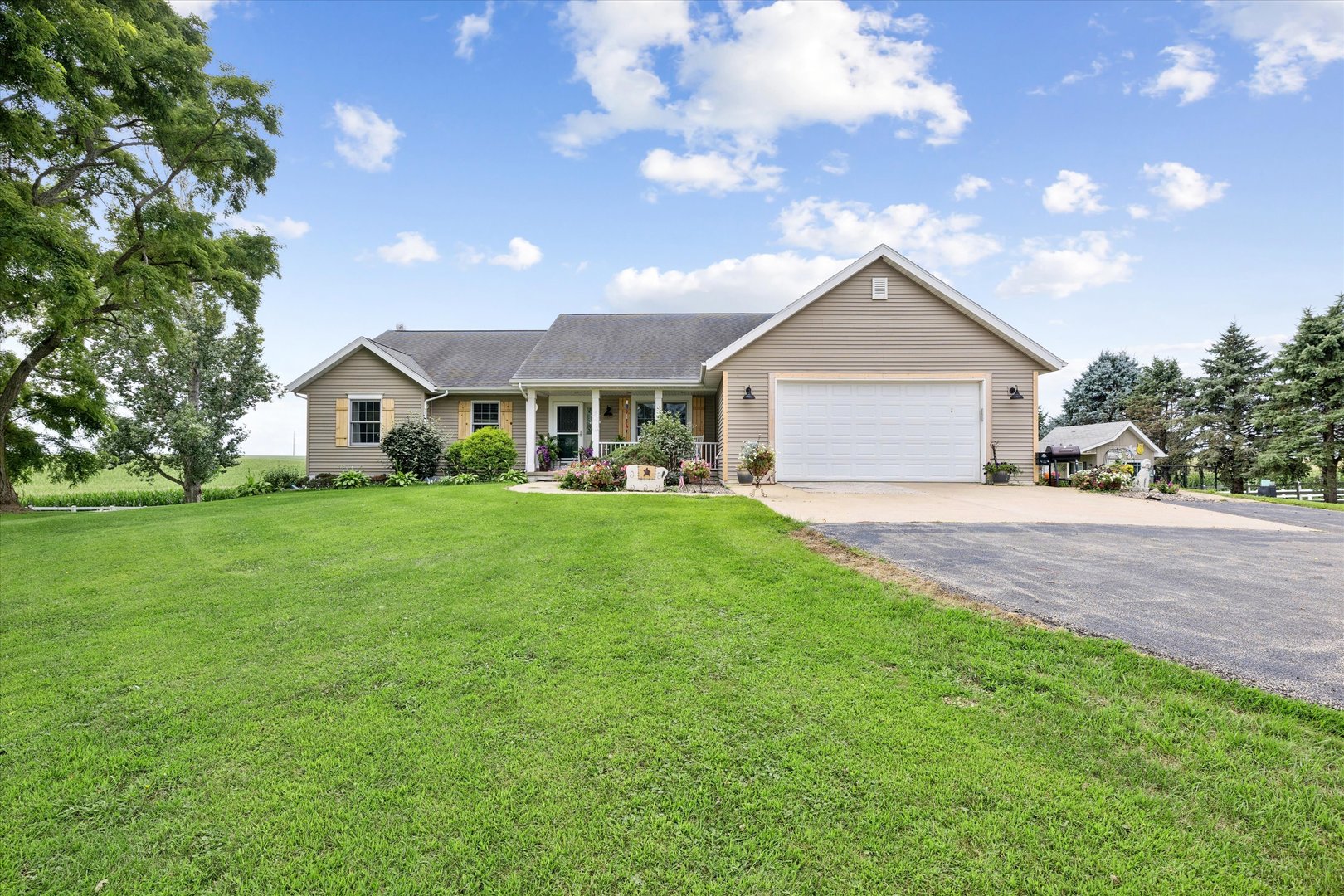 12433 Prairie Center Road Property Photo 3