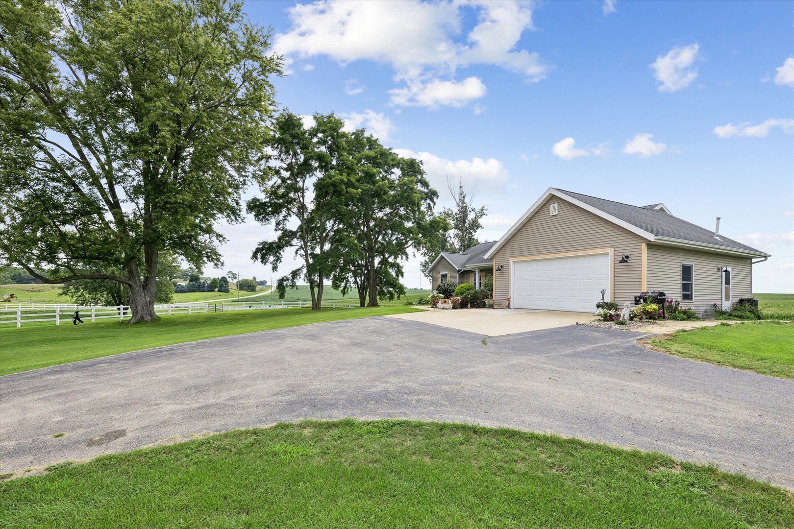 12433 Prairie Center Road Property Photo 4