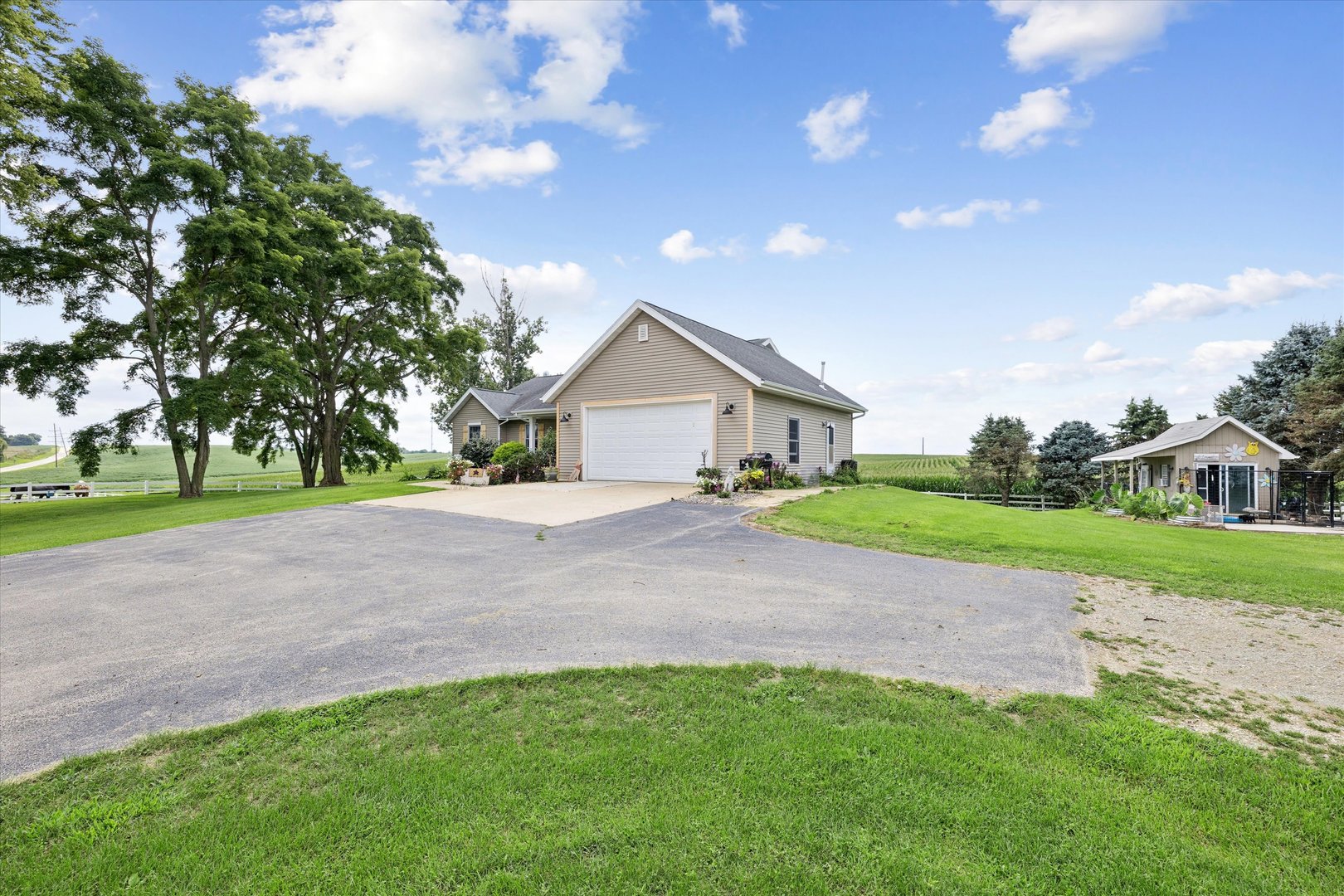 12433 Prairie Center Road Property Photo 6