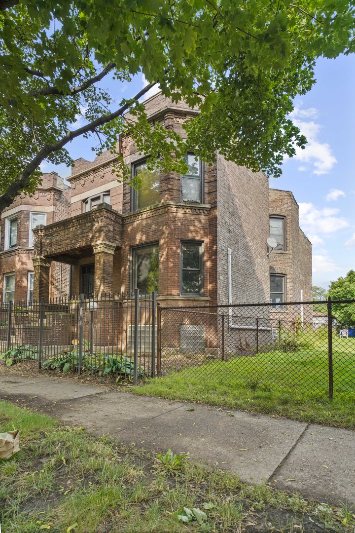 6215 S Evans Avenue Property Photo 2