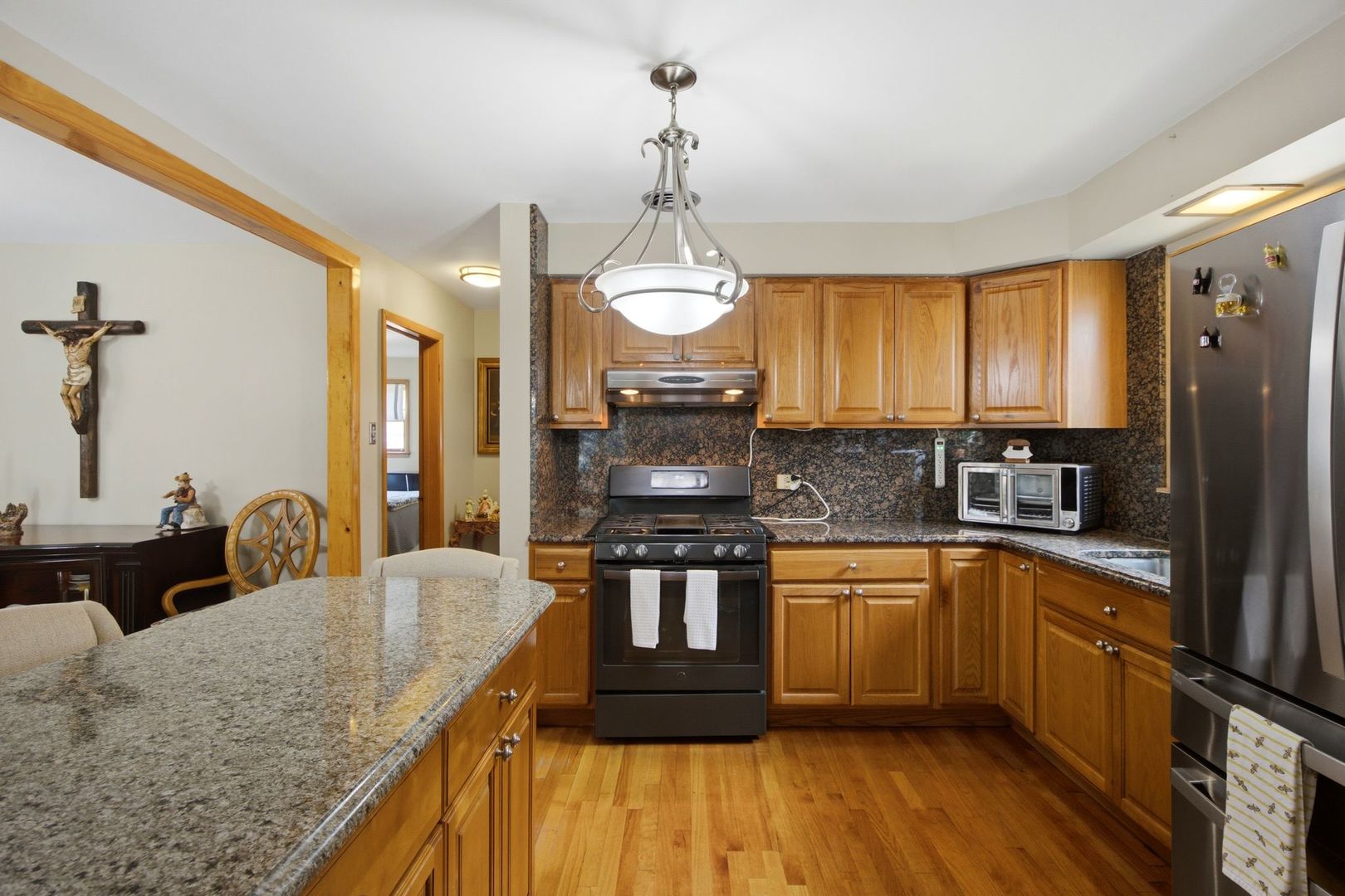 2503 N Menard Avenue Property Photo 10