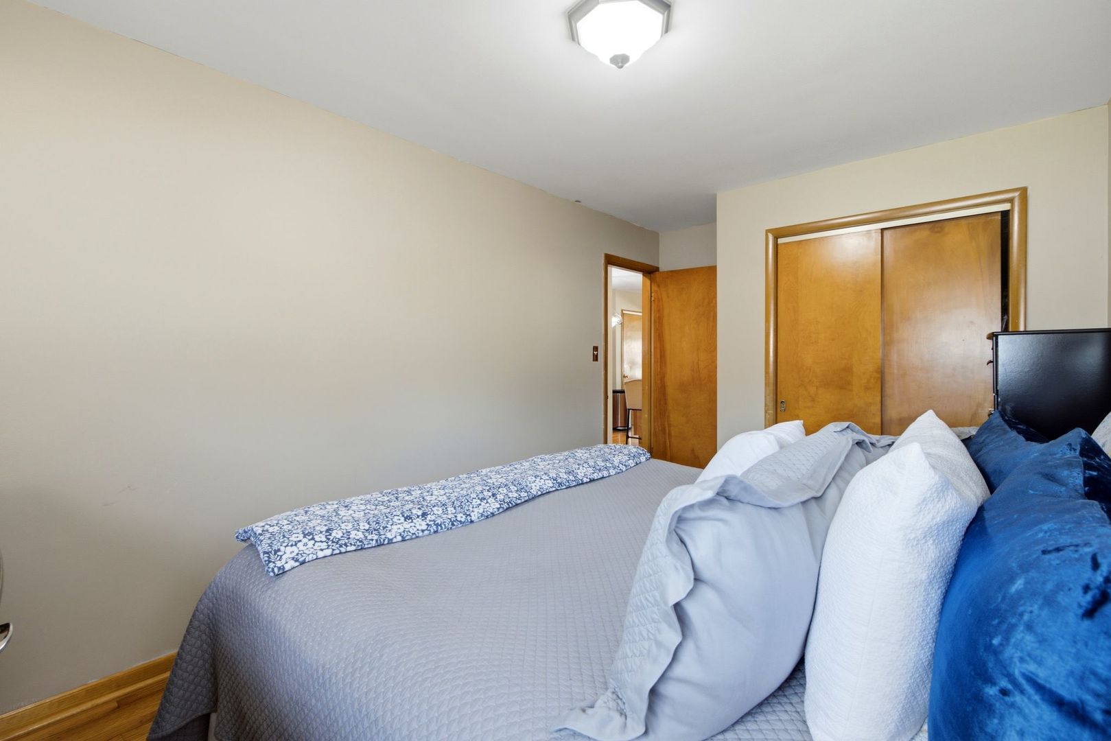 2503 N Menard Avenue Property Photo 16