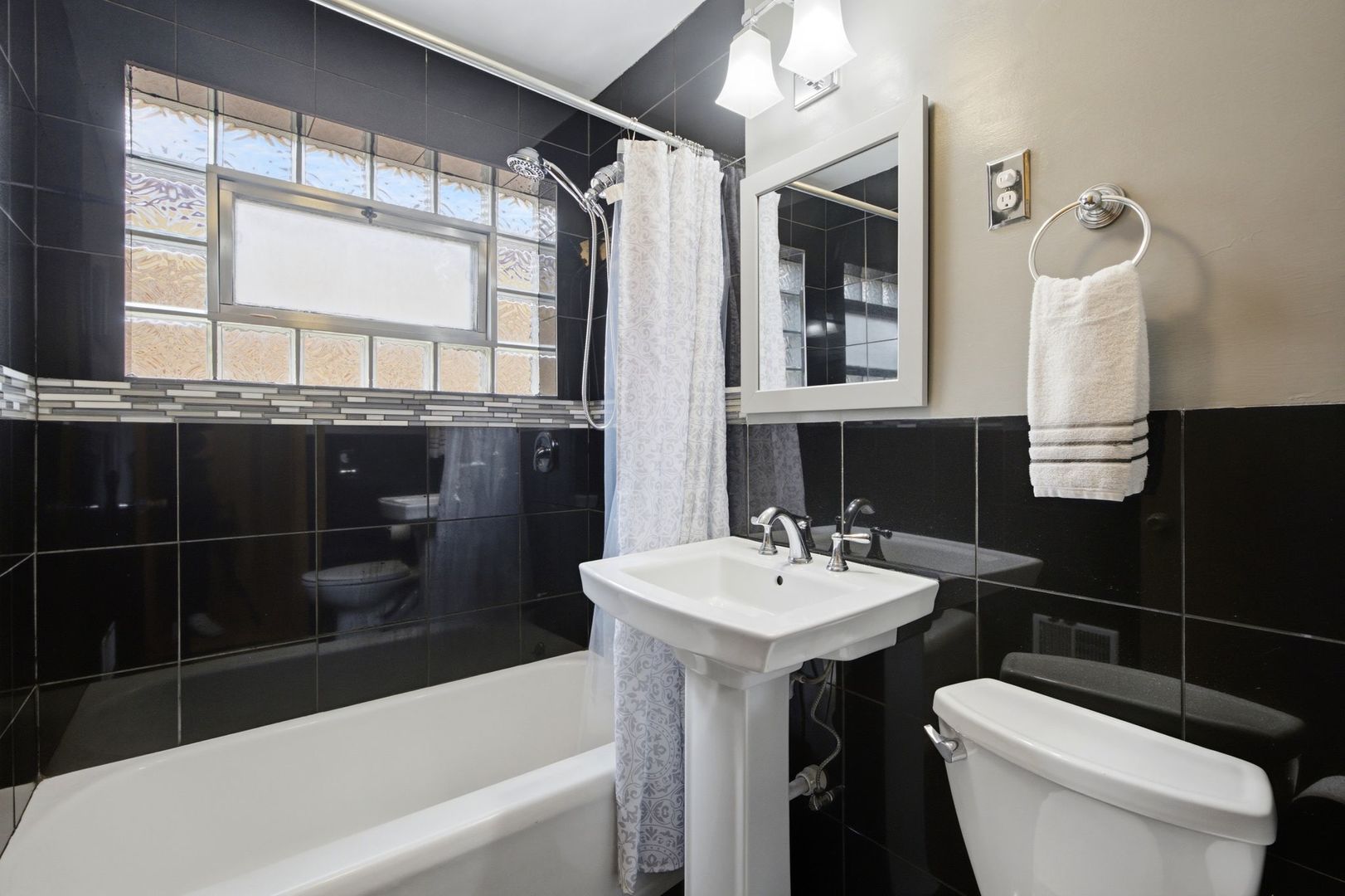 2503 N Menard Avenue Property Photo 17
