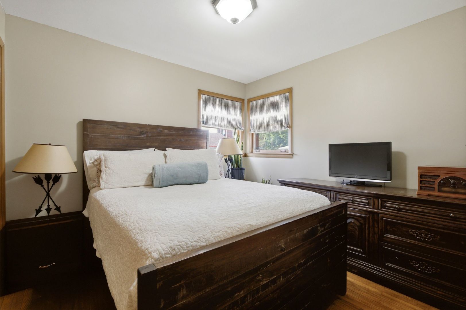2503 N Menard Avenue Property Photo 18