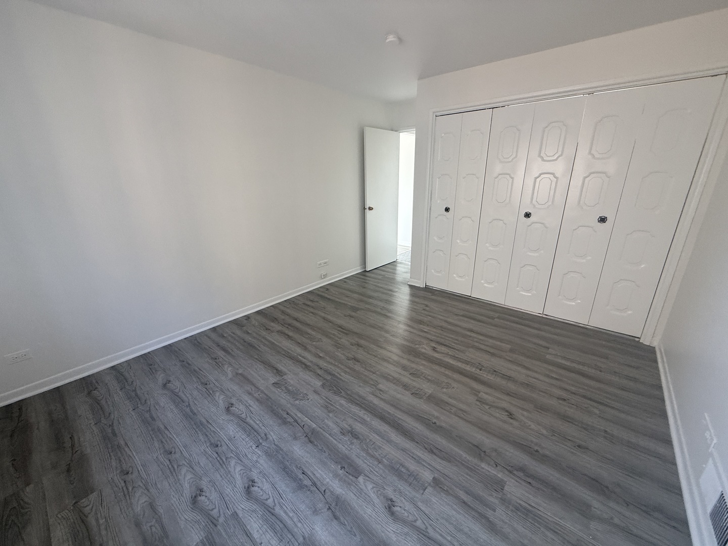 2300 N Harlem Avenue 606 Property Photo 8