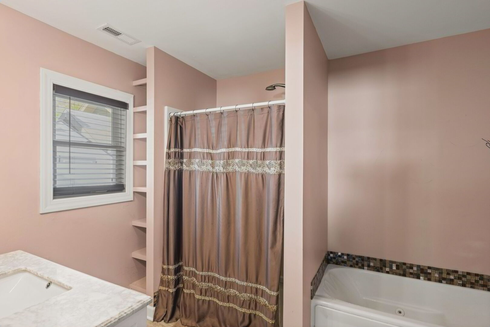 827 W Northeast Shore Drive Property Photo 8