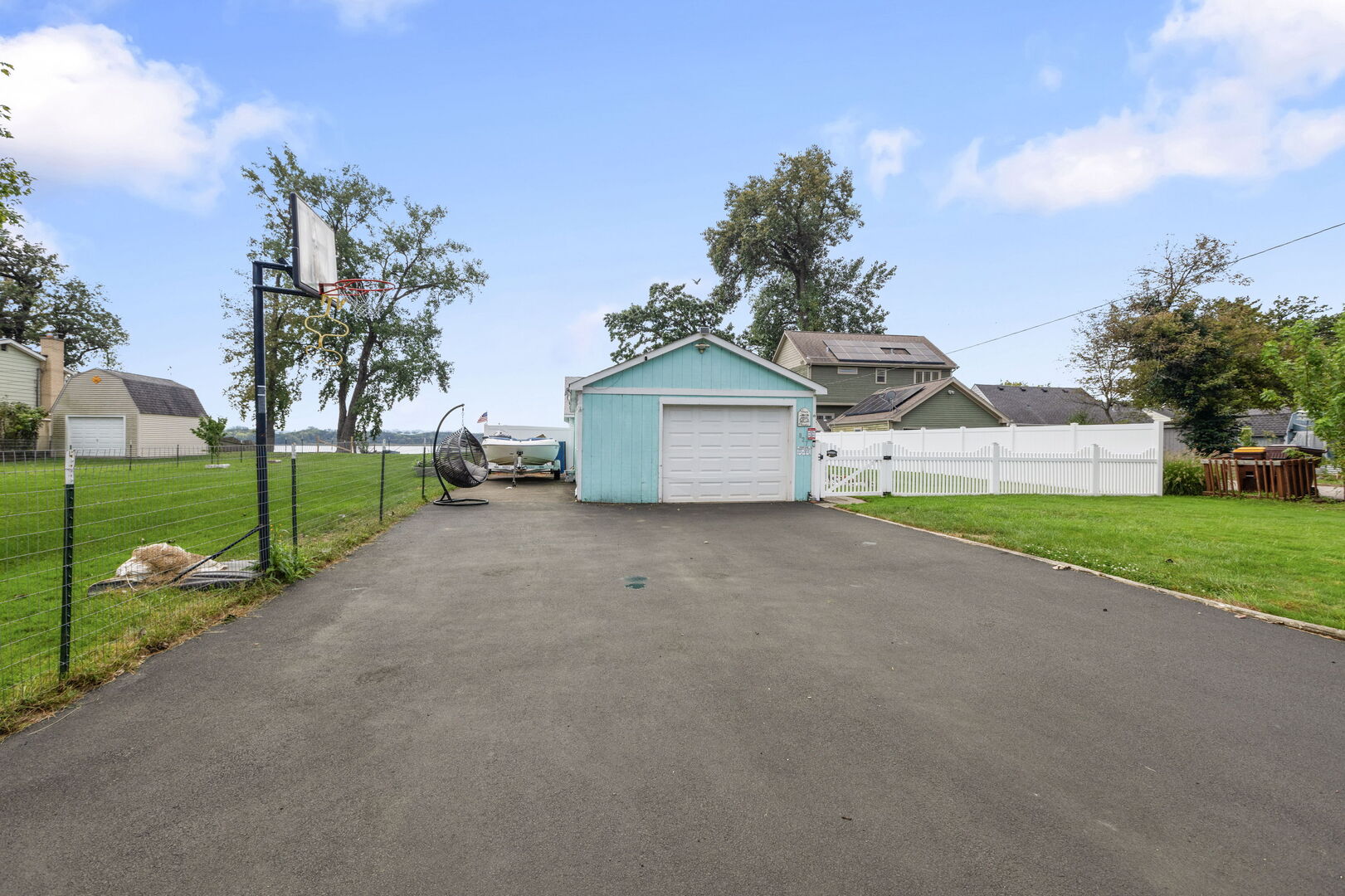 827 W Northeast Shore Drive Property Photo 13