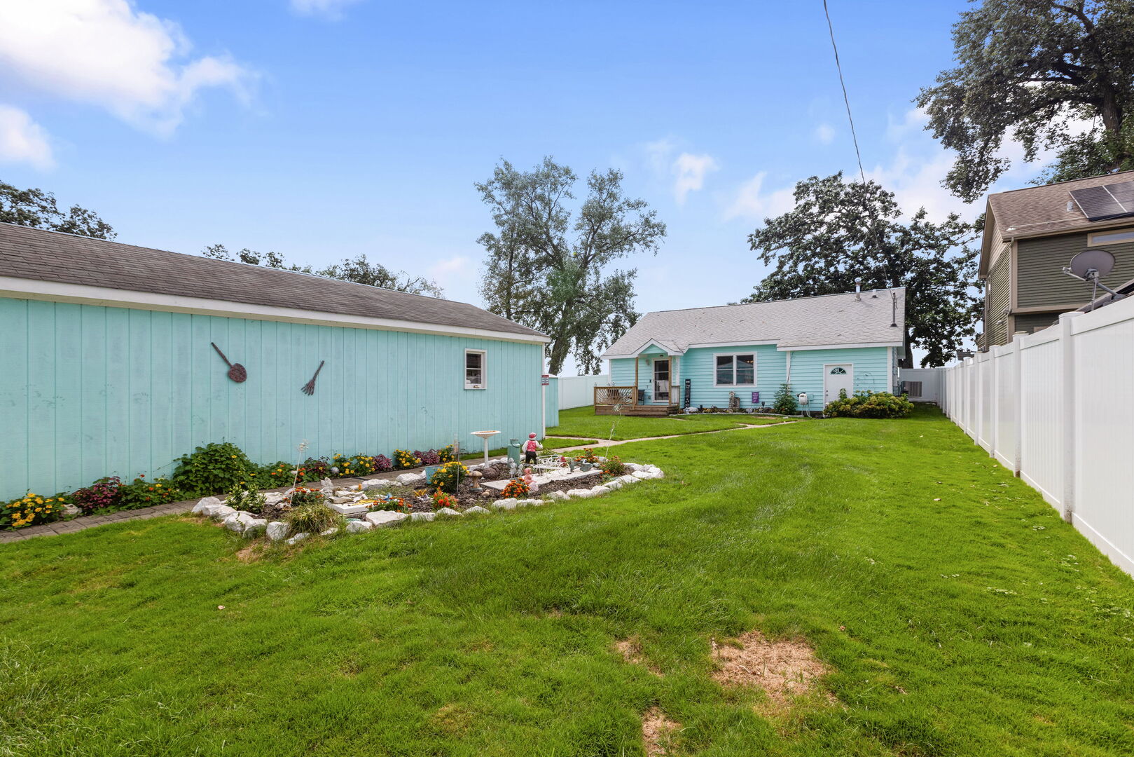 827 W Northeast Shore Drive Property Photo 14