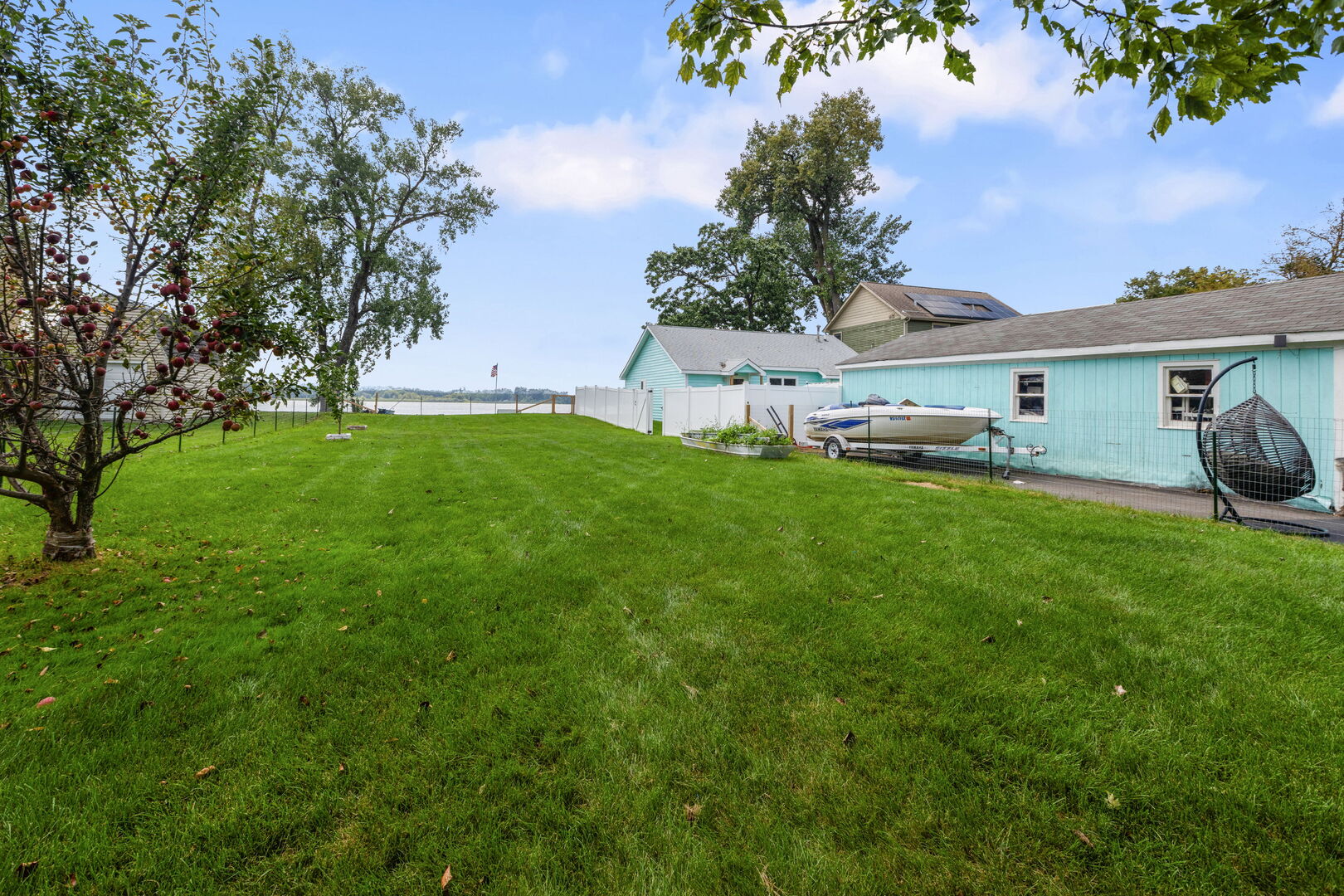 827 W Northeast Shore Drive Property Photo 15