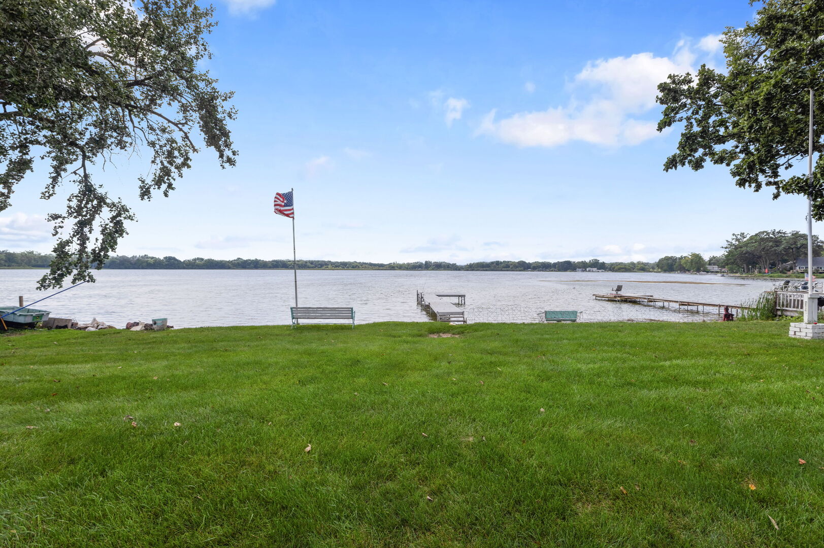 827 W Northeast Shore Drive Property Photo 16