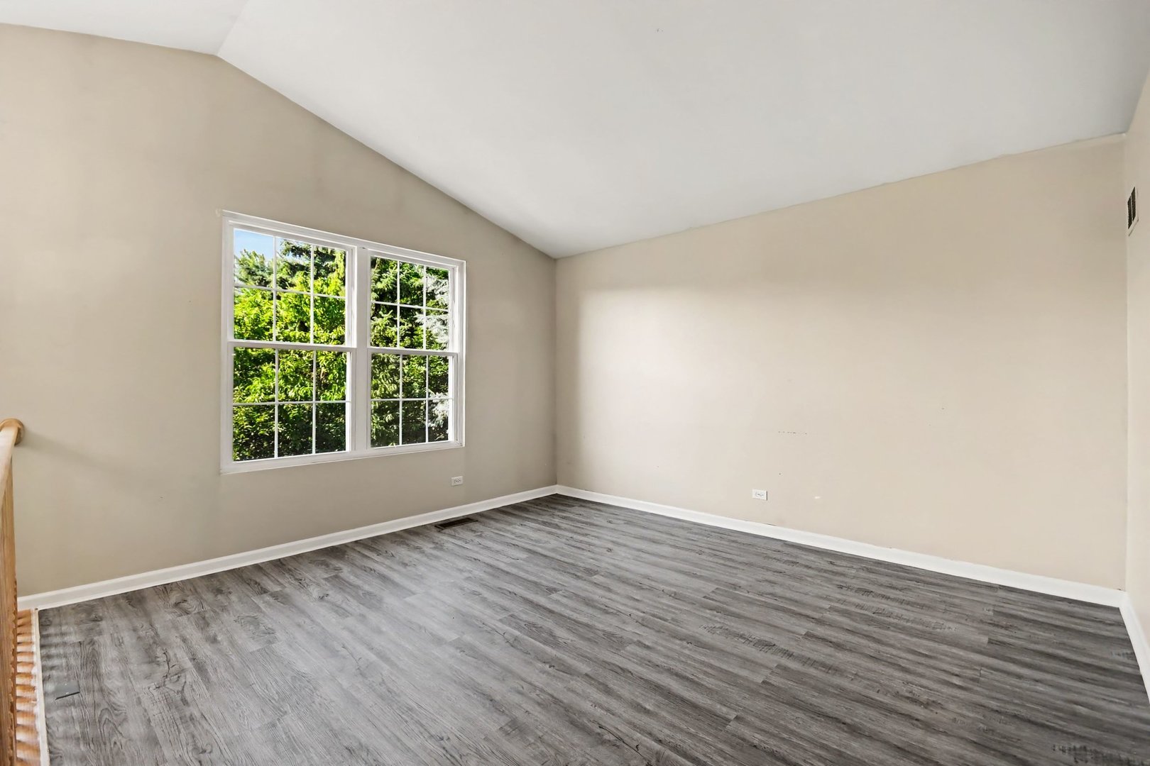 1033 Symphony Drive Property Photo 3
