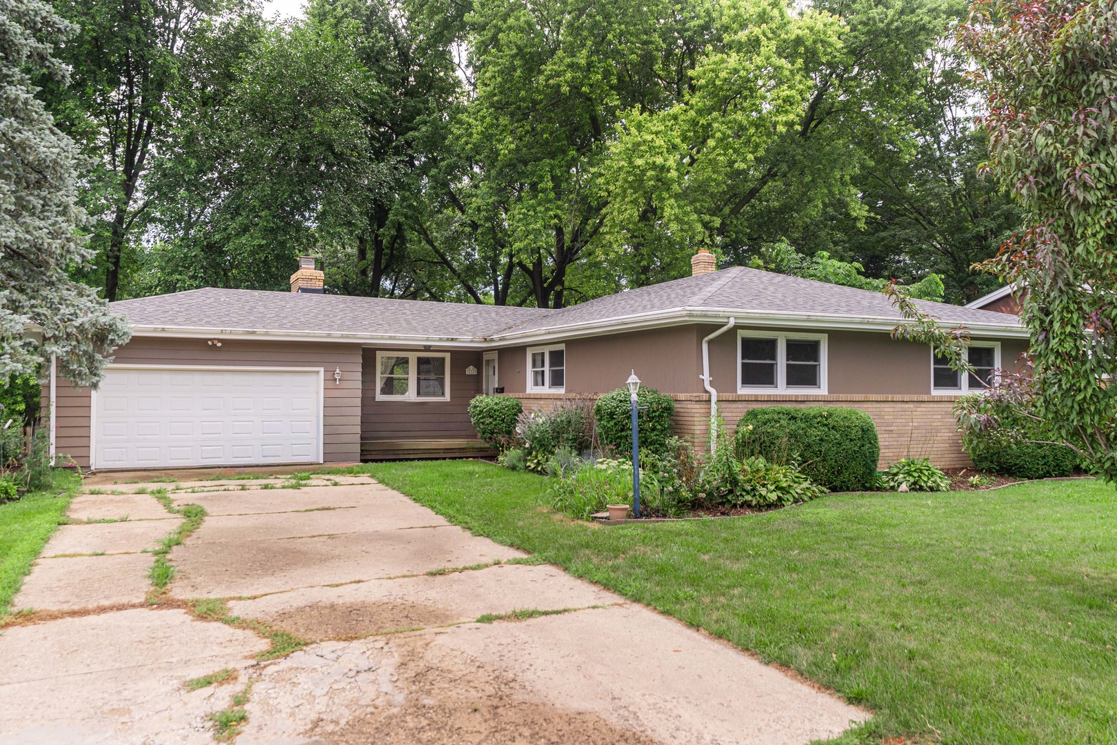 216 Fairmont Drive Property Photo 1