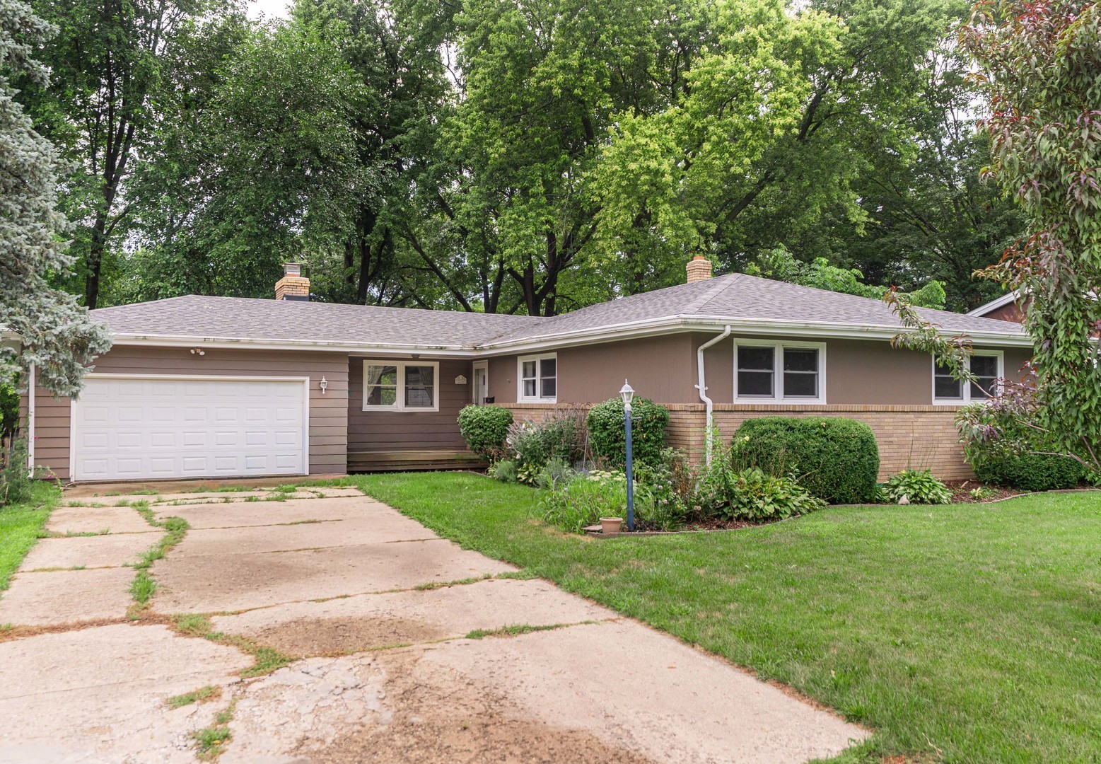 216 Fairmont Drive Property Photo 1