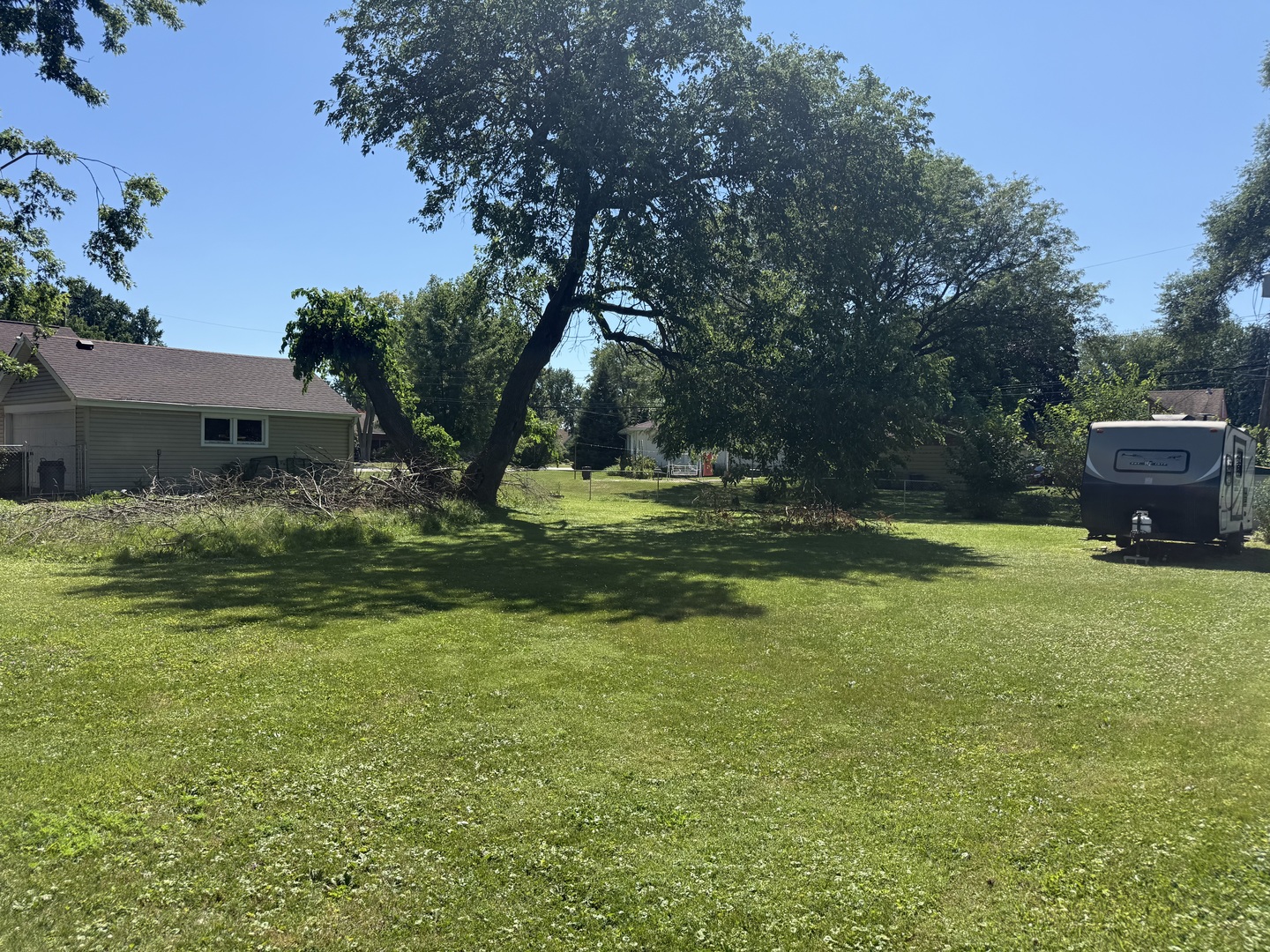 3048 Derrough Avenue Property Photo 3