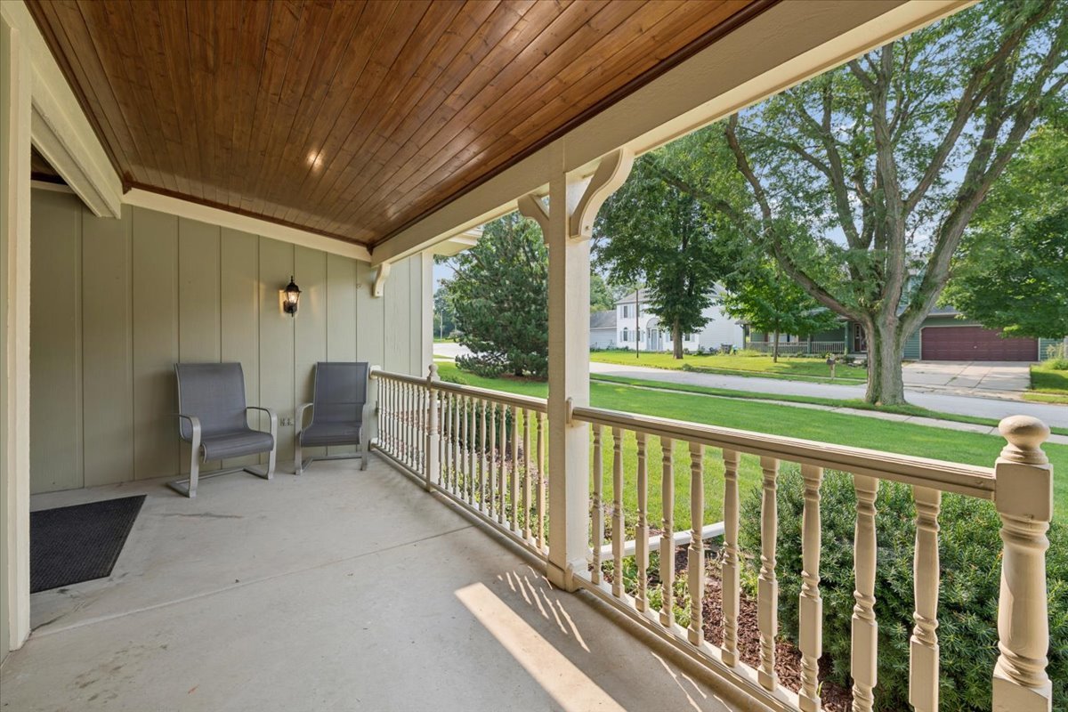 2440 Harbor Court Property Photo 2