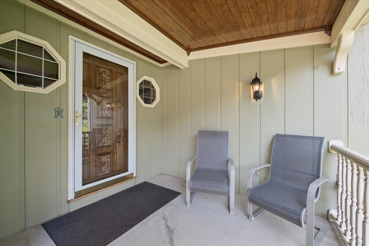 2440 Harbor Court Property Photo 3