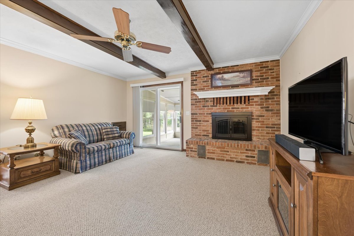 2440 Harbor Court Property Photo 8