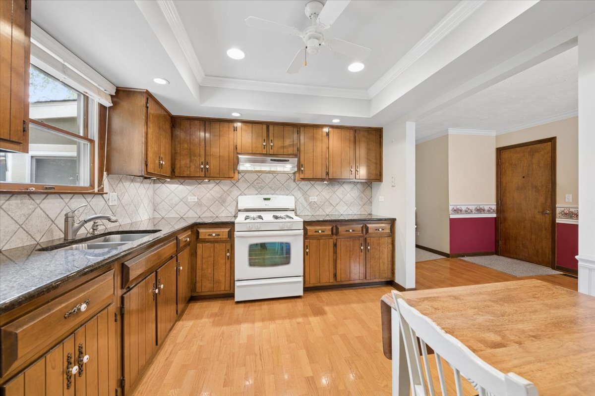 2440 Harbor Court Property Photo 11