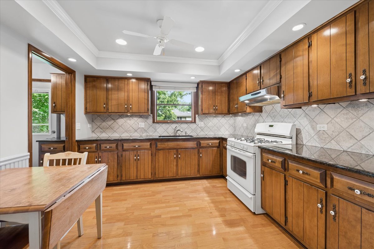 2440 Harbor Court Property Photo 12