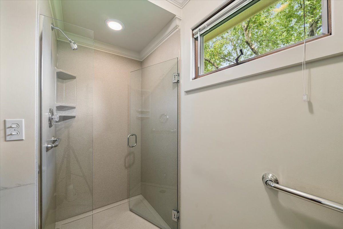 2440 Harbor Court Property Photo 18