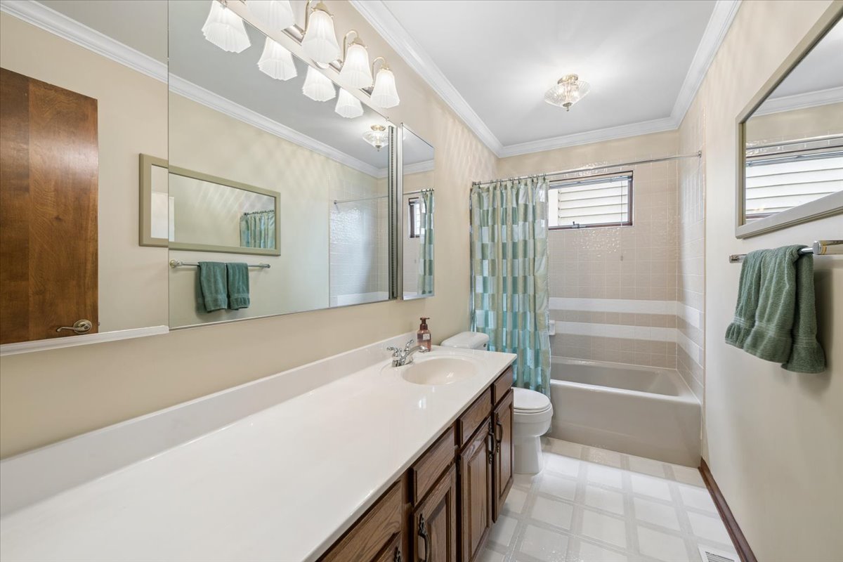 2440 Harbor Court Property Photo 23