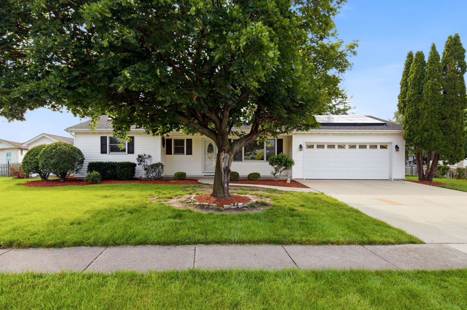 909 Knollside Road Property Photo 1
