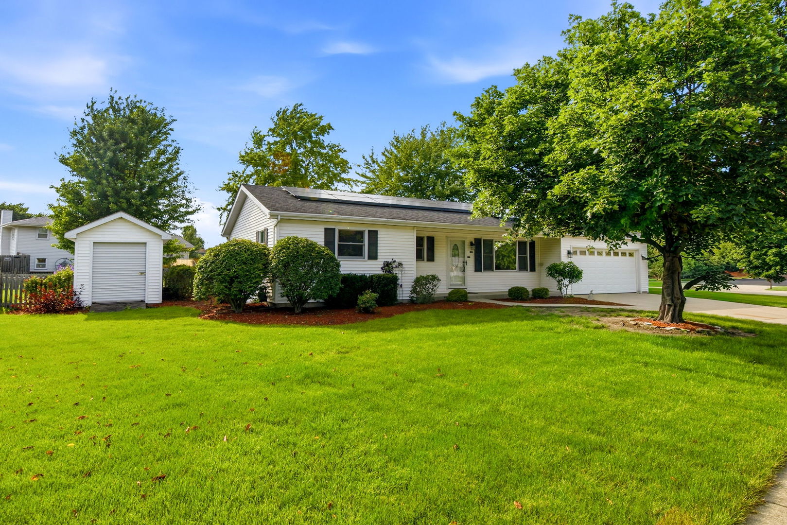 909 Knollside Road Property Photo 3