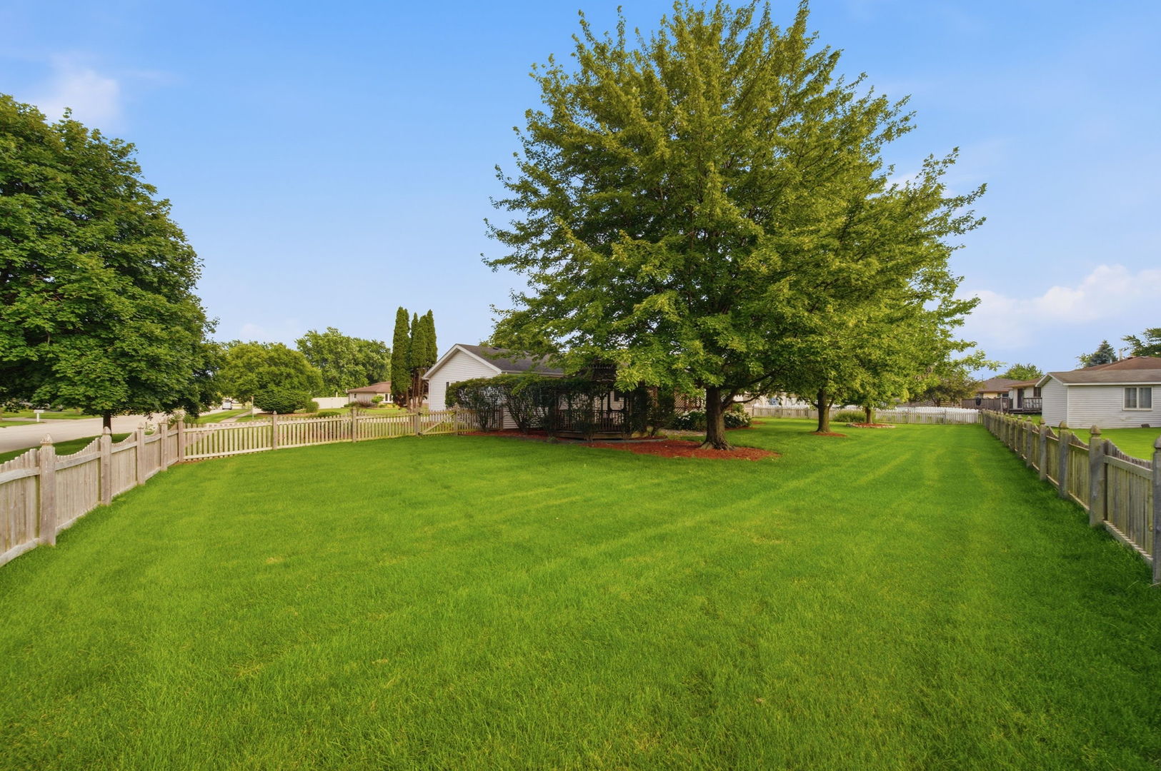 909 Knollside Road Property Photo 4