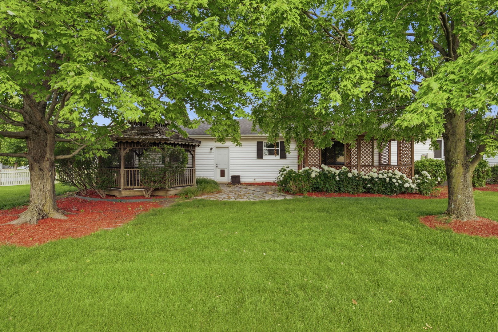 909 Knollside Road Property Photo 5