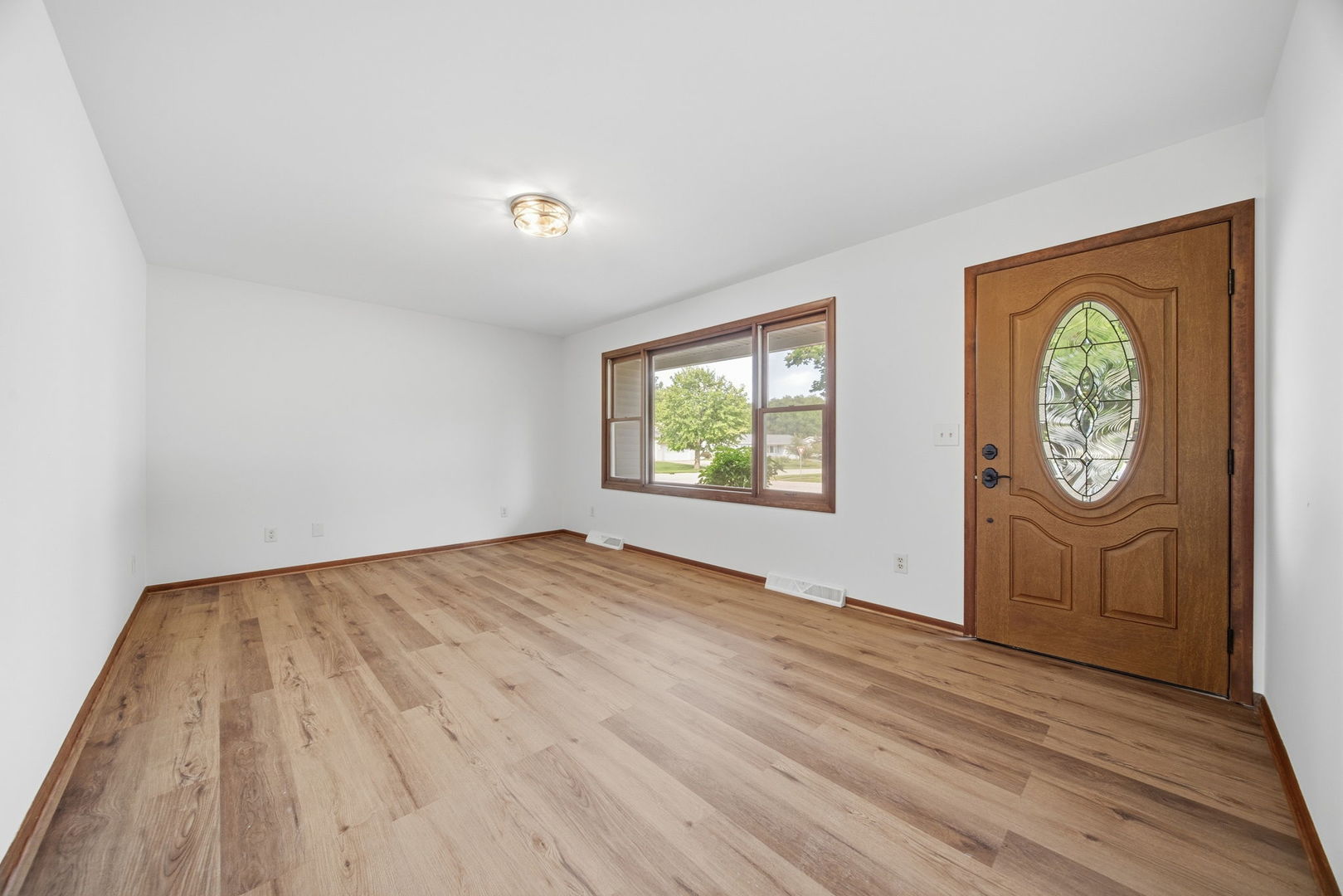 909 Knollside Road Property Photo 11