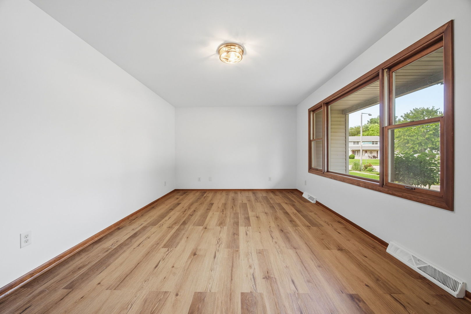 909 Knollside Road Property Photo 12