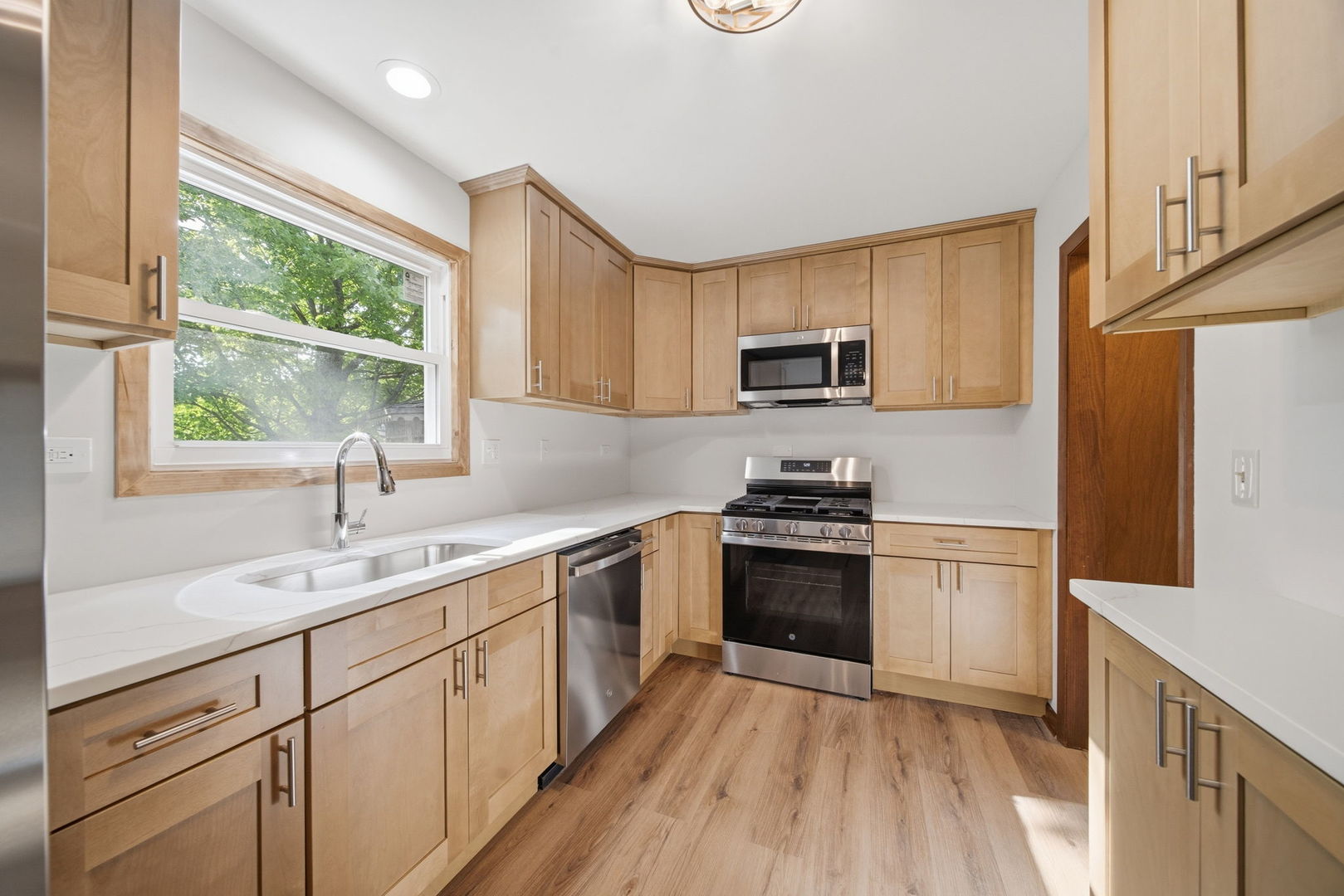 909 Knollside Road Property Photo 16